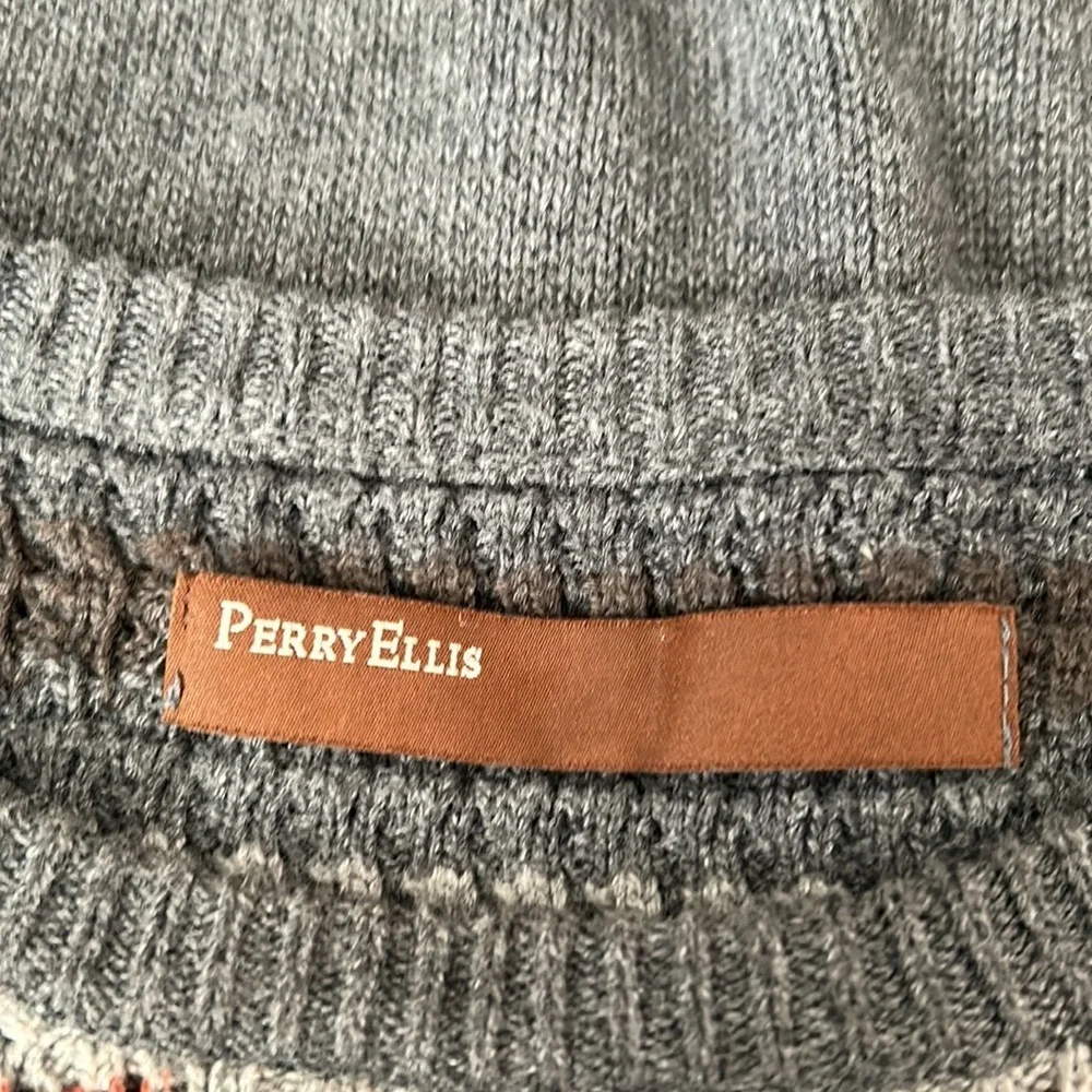 Perry Ellis Mens Crewneck Sweater, size Medium